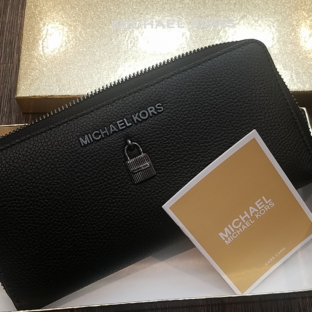 Michael Kors pebbled leather wallet - Picture 3 of 8